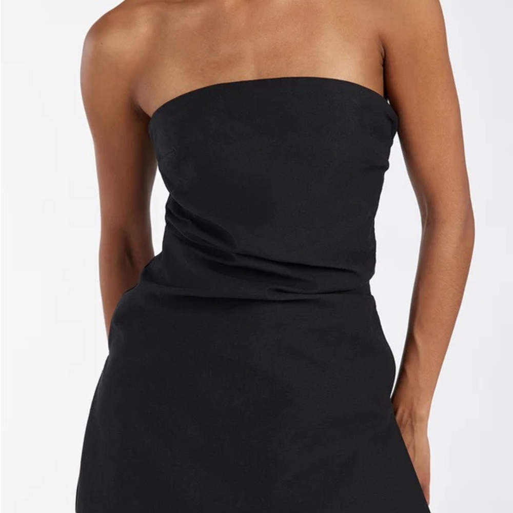 DISSH Black Strapless Tunic Top